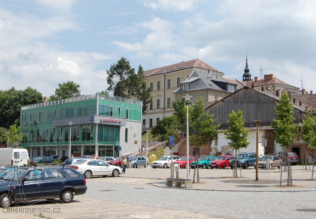 Pivovarske namesti a administrativni budova.jpg